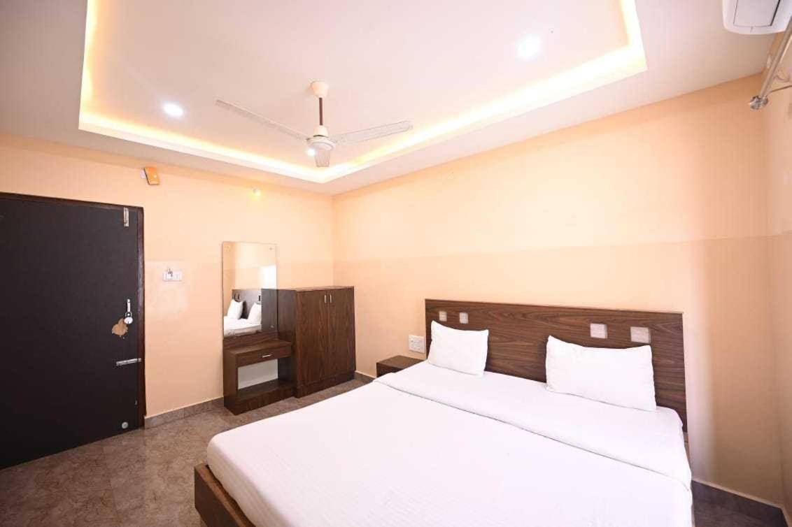 Oyo Flagship Hotel New Moon Inn Puri Exterior foto
