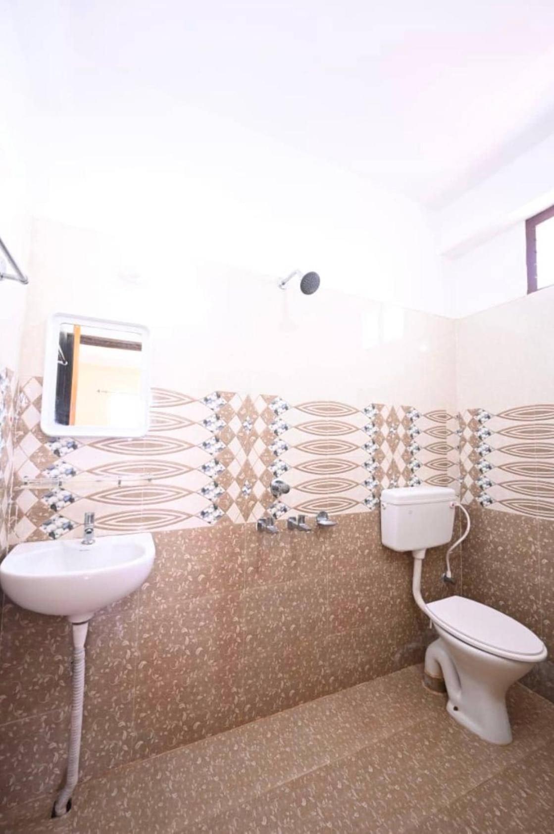 Oyo Flagship Hotel New Moon Inn Puri Exterior foto